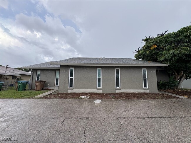 property at 610 SE 46th St