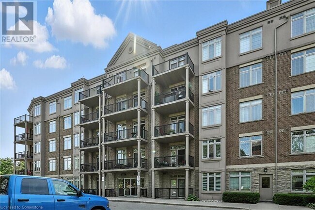 396 Plains Rd E in Burlington, ON - Building Photo - Building Photo
