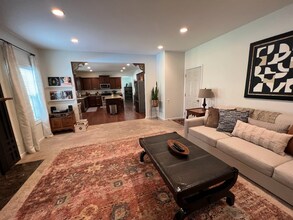 8 Crestwood Ct in Phenix City, AL - Building Photo - Building Photo