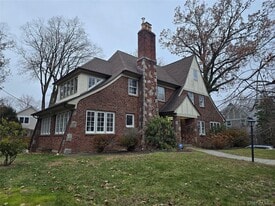 16 Bon Air Ave in New Rochelle, NY - Building Photo