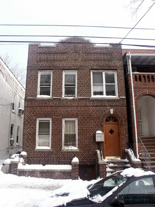 2440 Wallace Ave in Bronx, NY - Foto de edificio