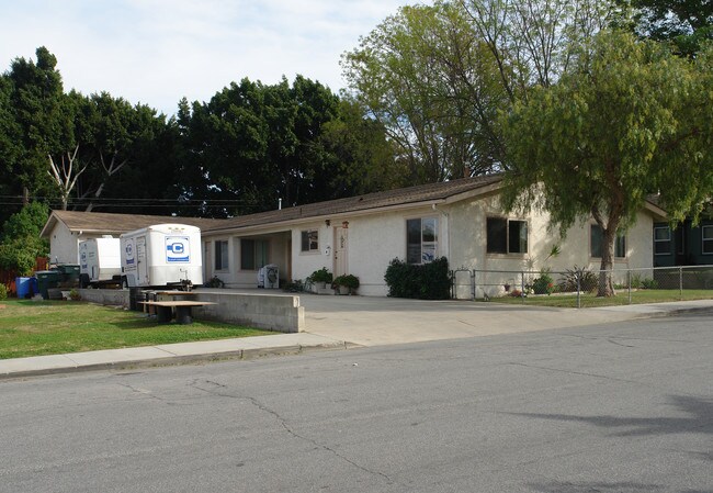 60-64 Fir St in Camarillo, CA - Building Photo - Building Photo