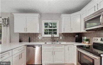 203 Potomac Hills Dr in Stafford, VA - Building Photo - Building Photo
