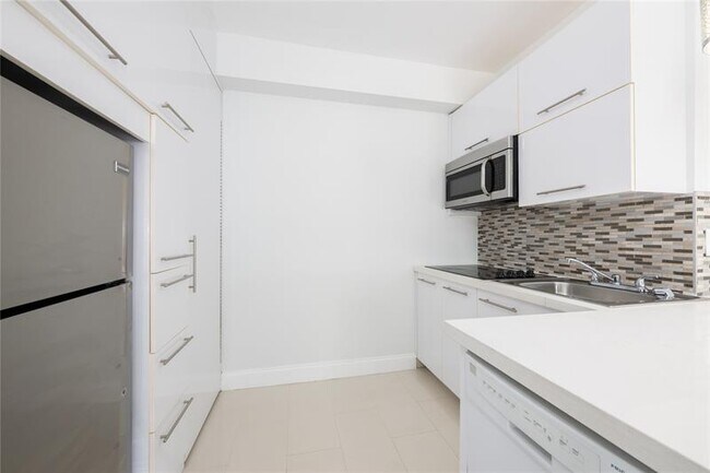 207 SE 10th Ter in Fort Lauderdale, FL - Building Photo - Building Photo