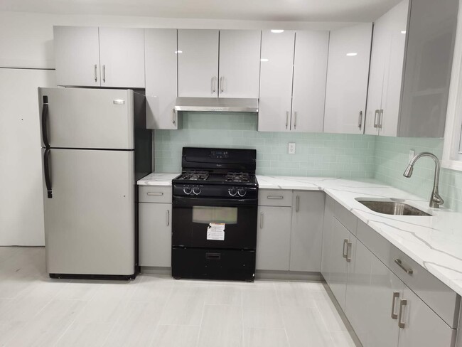 16 E Davis St, Unit Apt 1