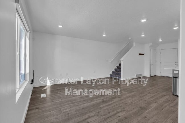 2786 N Airmen Ave in Layton, UT - Building Photo - Building Photo