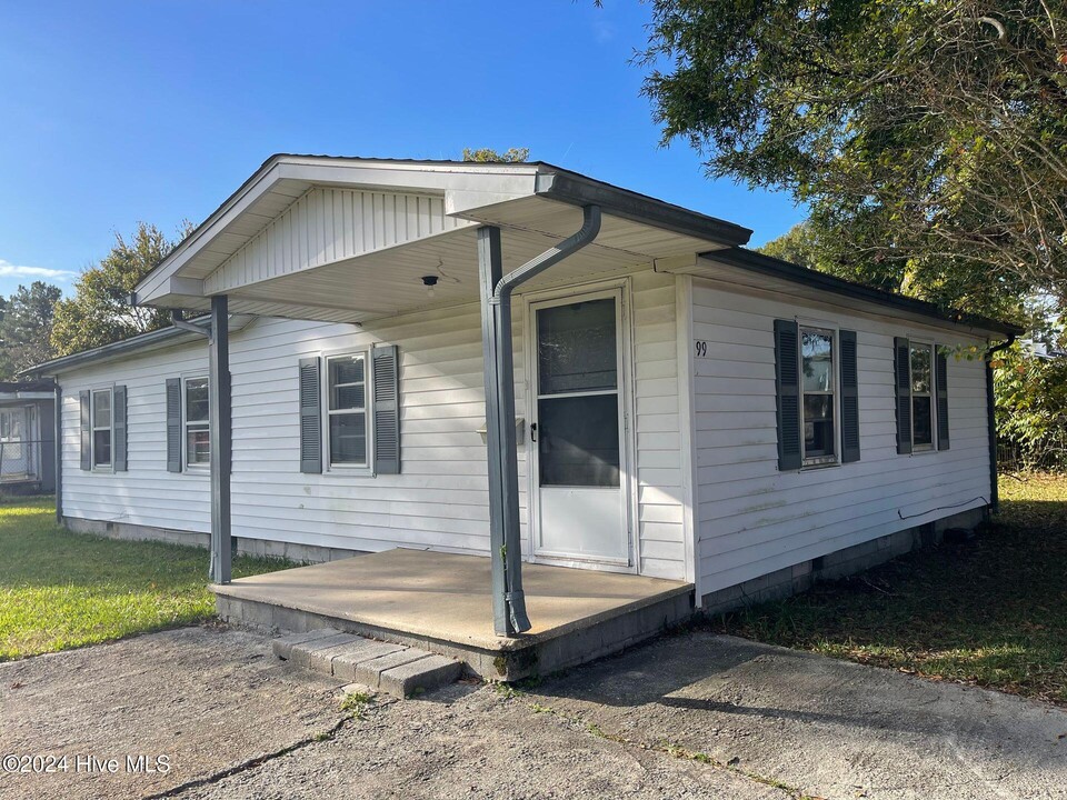 99 Market St in Jacksonville, NC - Building Photo