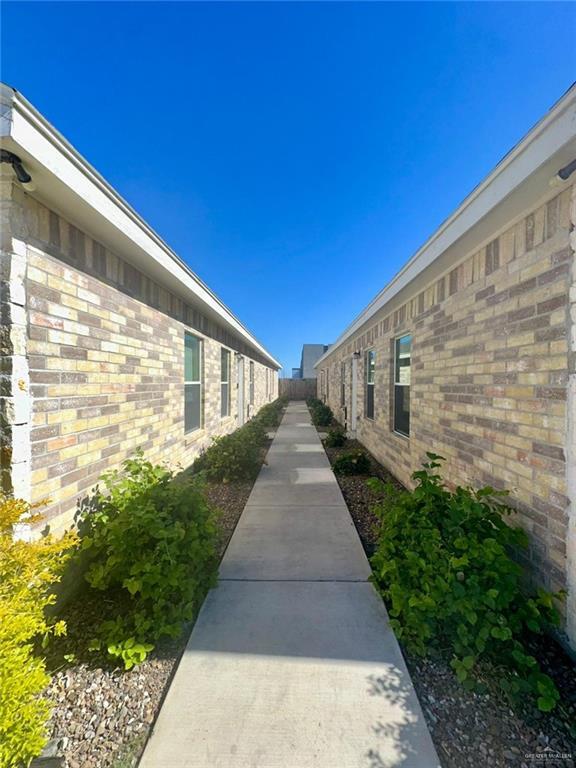 5007 N Hiawatha Dr in Pharr, TX - Building Photo - Building Photo