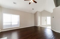 10326 Timberloch Dr in Houston, TX - Building Photo - Building Photo