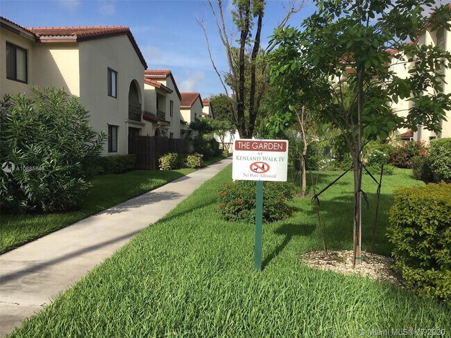 8811 SW 123rd Ct-Unit -208 in Miami, FL - Building Photo - Building Photo