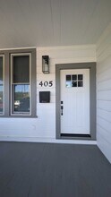 405 N Cloverdale Blvd in Cloverdale, CA - Building Photo - Building Photo