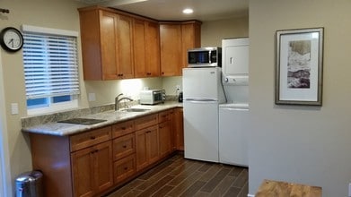 19391 Newhaven Ln, Unit ADUOneBedroom in Huntington Beach, CA - Foto de edificio - Building Photo