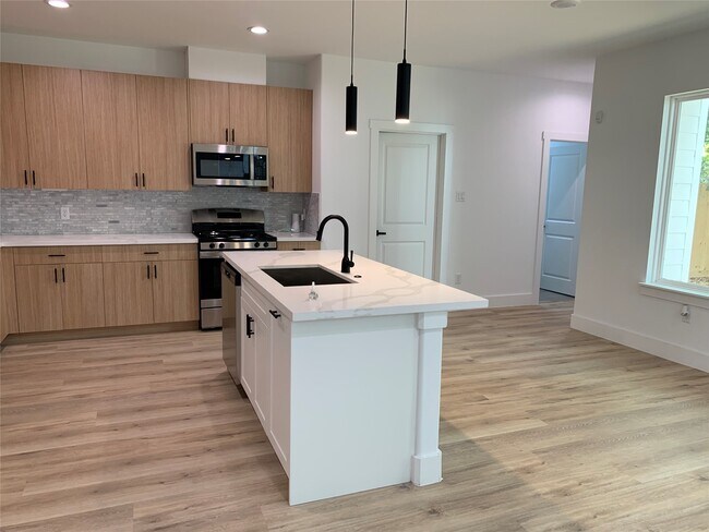 9026 Scott St in Houston, TX - Building Photo - Building Photo