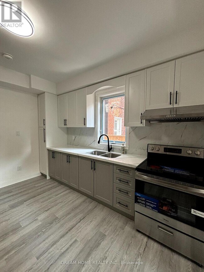 262-262 Clinton St in Toronto, ON - Building Photo - Building Photo