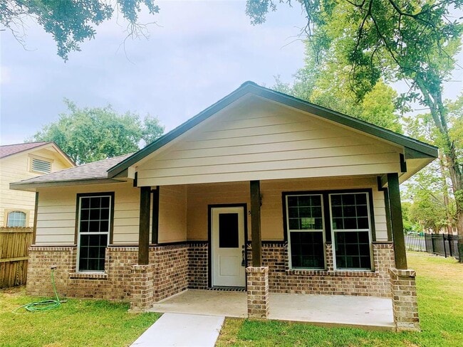 523 N Gaillard St in Baytown, TX - Building Photo - Building Photo