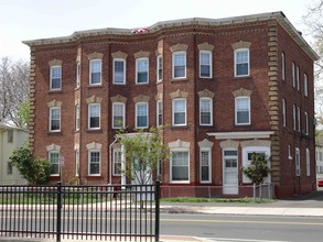 184 Washington St in New Britain, CT - Building Photo - Building Photo