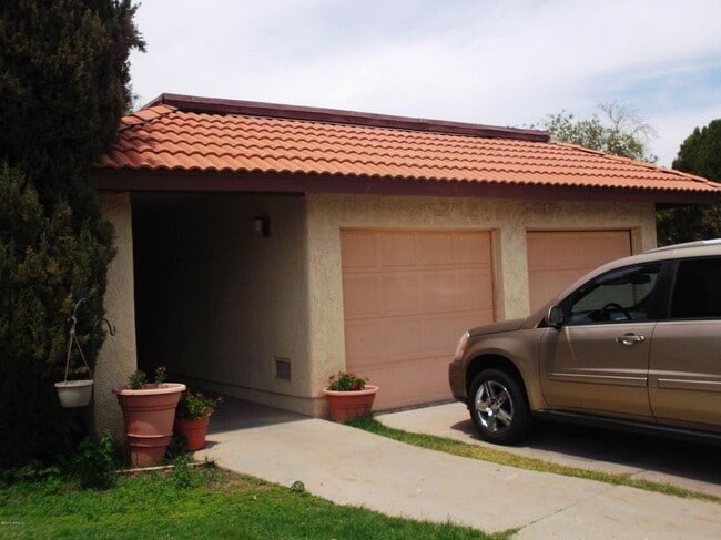 11226 S Tomi Dr in Phoenix, AZ - Foto de edificio - Building Photo