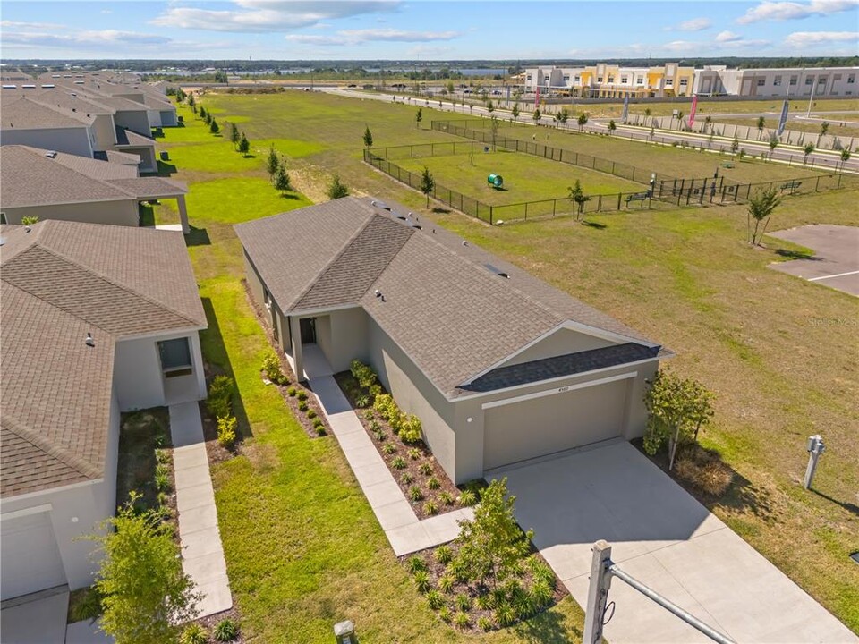 4560 Ranunculus St in Haines City, FL - Foto de edificio