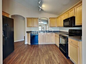 8154 Canterbury Lake Blvd in Tampa, FL - Building Photo - Building Photo