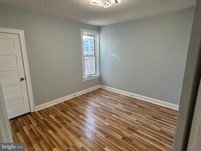 5718 Florence Ave in Philadelphia, PA - Building Photo - Building Photo