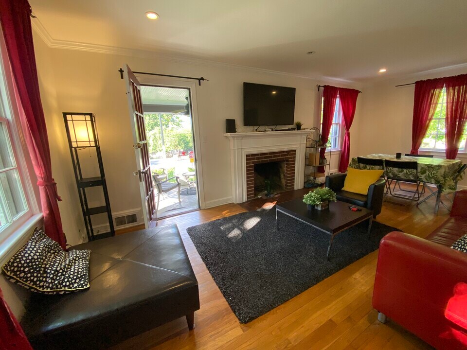 4427 Nebraska Ave NW, Unit #5 in Washington, DC - Building Photo