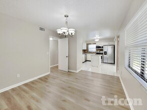 16128 Foxfire Dr in Tampa, FL - Building Photo - Building Photo