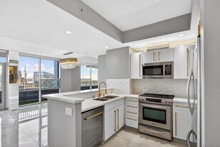 321 Tenth Ave, Unit 2204 in San Diego, CA - Building Photo