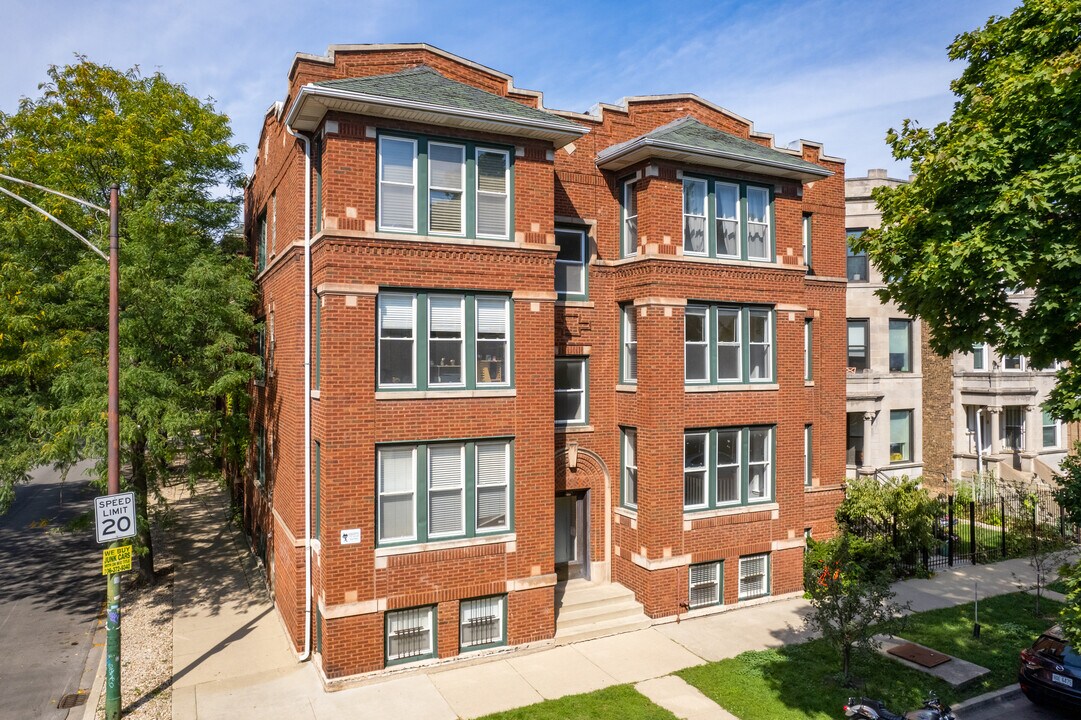 3332 W Belden Ave in Chicago, IL - Building Photo