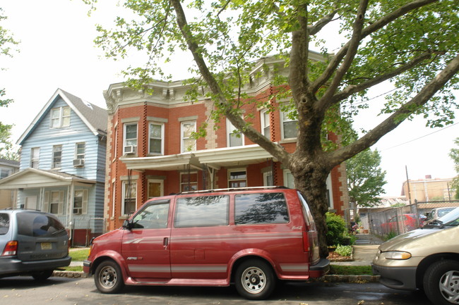 107-109 1st St in Perth Amboy, NJ - Foto de edificio - Building Photo