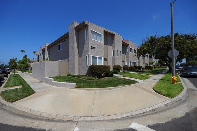 7861 Clay Avenue in Huntington Beach, CA - Building Photo - Building Photo