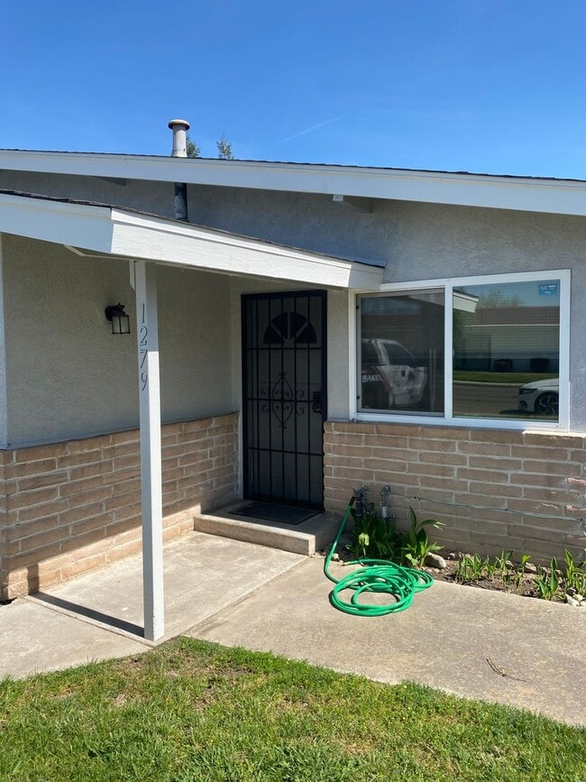 1279 W H St in Oakdale, CA - Building Photo - Building Photo