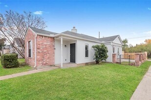 2400 Markland St in Irving, TX - Building Photo