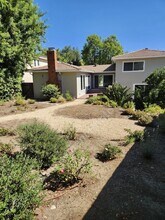 5515 Lake Lindero Dr in Agoura Hills, CA - Foto de edificio - Building Photo