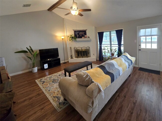 1411 Dorsetshire Dr in Pasadena, TX - Building Photo - Building Photo