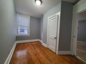 70 Armstrong Ave, Unit 1R in Jersey City, NJ - Foto de edificio - Building Photo