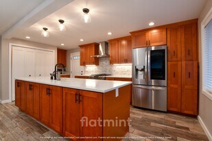 8839 Densmore Ave N in Seattle, WA - Building Photo