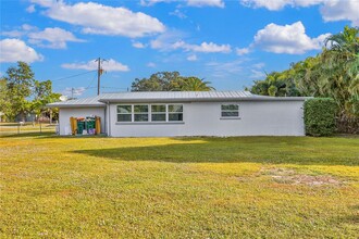 161 Easton Dr NW in Port Charlotte, FL - Building Photo - Building Photo