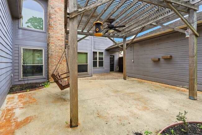 11930 Carriage Hill Dr