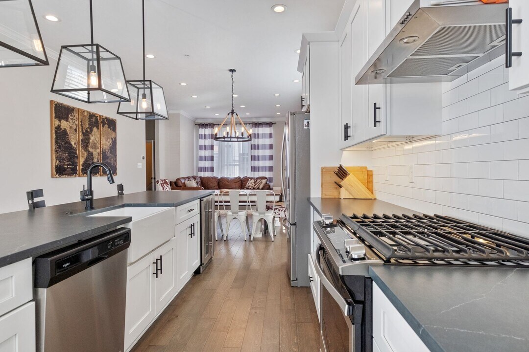 1816 Fox Way in Pittsburgh, PA - Building Photo
