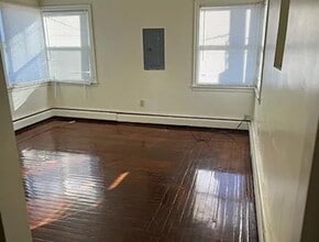 315 W 11th St, Unit 315 B upper floor in Hazleton, PA - Foto de edificio - Building Photo