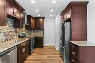 420 N Batavia St in Orange, CA - Building Photo