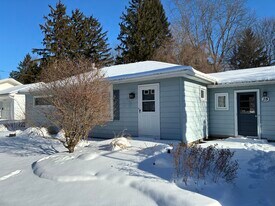 28 Ramblewood Dr in North Chili, NY - Building Photo