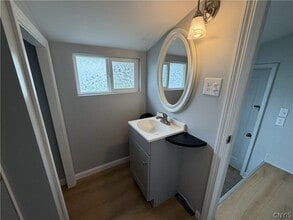 9141 River Rd in Marcy, NY - Building Photo - Building Photo