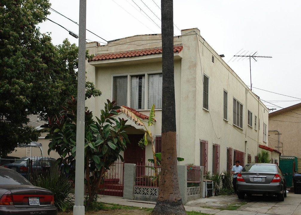 4315 Clinton St in Los Angeles, CA - Building Photo