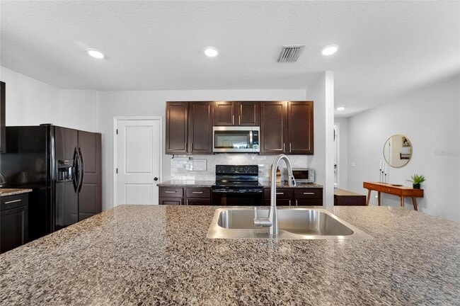 11176 Leland Groves Dr in Riverview, FL - Building Photo - Building Photo