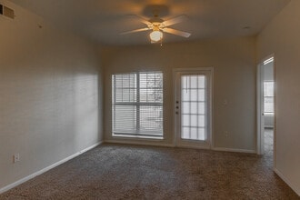 Cypress Creek at Jason Avenue in Amarillo, TX - Building Photo - Interior Photo