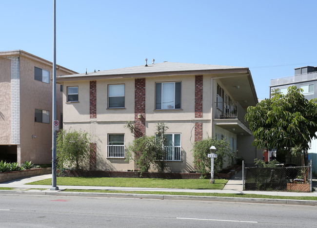 4253 S Centinela Ave in Los Angeles, CA - Building Photo - Building Photo