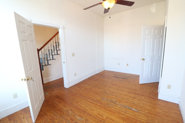 52 W McMillan St in Cincinnati, OH - Foto de edificio - Building Photo