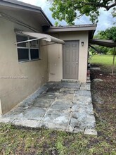 1575 NW 60th Ave, Unit B in Sunrise, FL - Building Photo - Building Photo