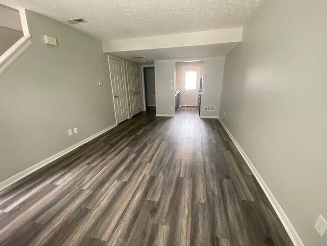 property at 2616 Crisnic Ct